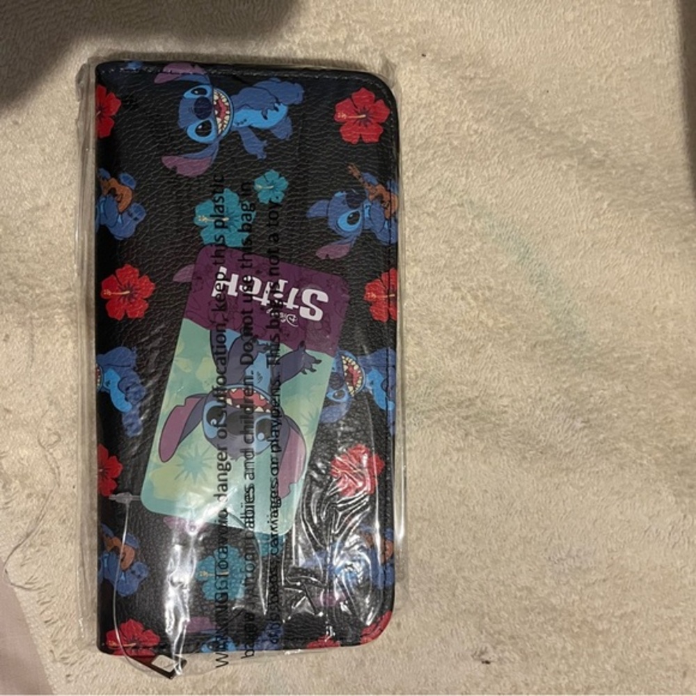 Stitch Floral Pattern Phone Wallet Case - Black
